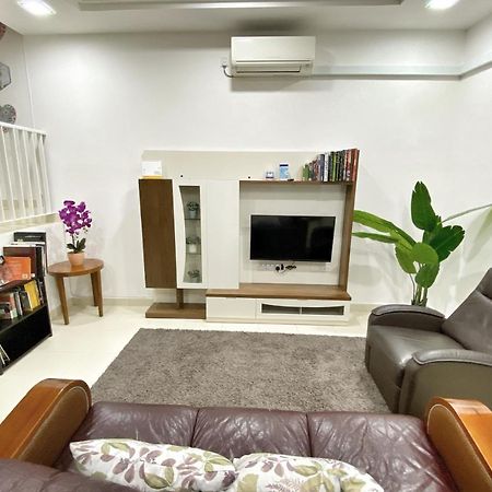 Teratak Persona Homestay. 4 Rooms Double Storey Terrace In Kuantan City. Exteriér fotografie