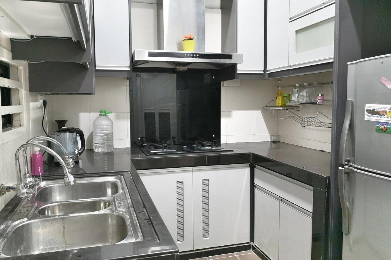 Teratak Persona Homestay. 4 Rooms Double Storey Terrace In Kuantan City. Exteriér fotografie