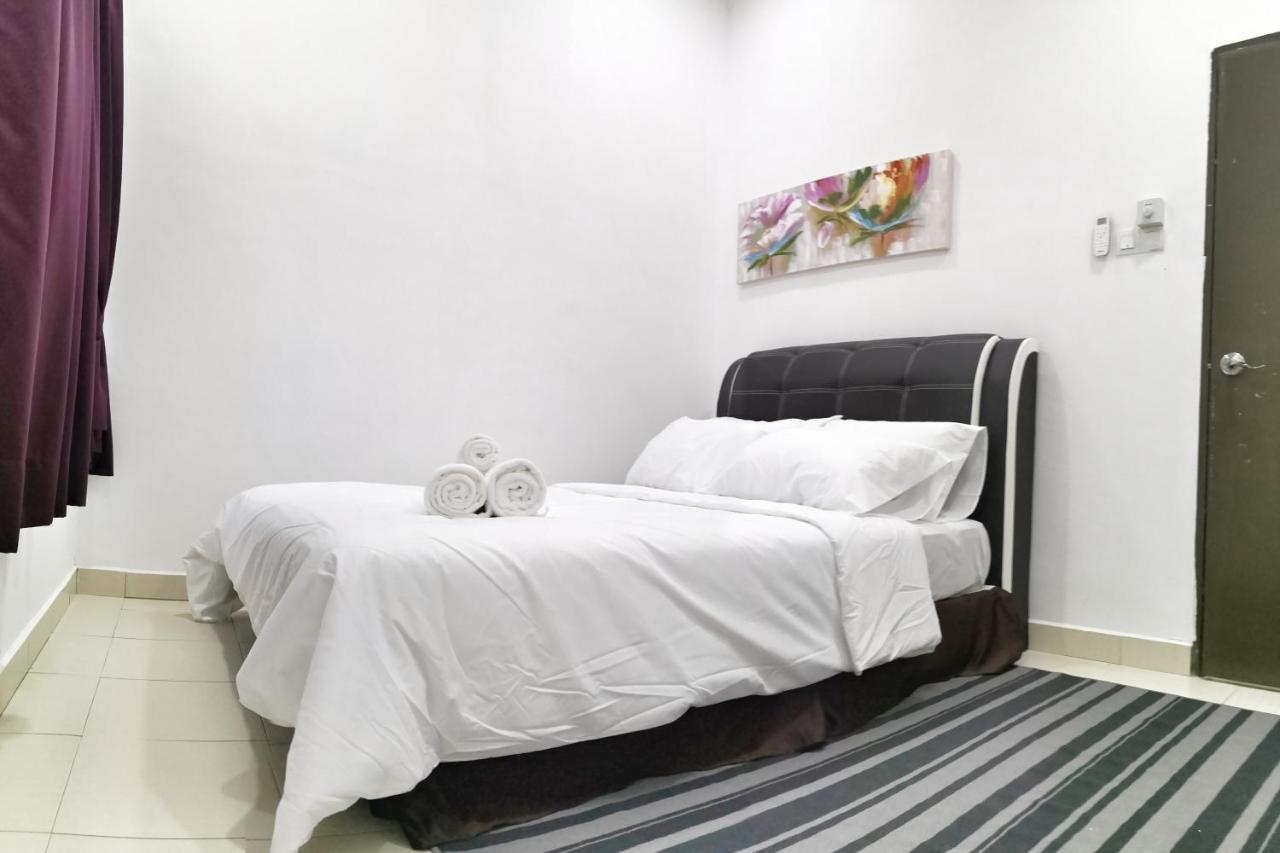 Teratak Persona Homestay. 4 Rooms Double Storey Terrace In Kuantan City. Exteriér fotografie