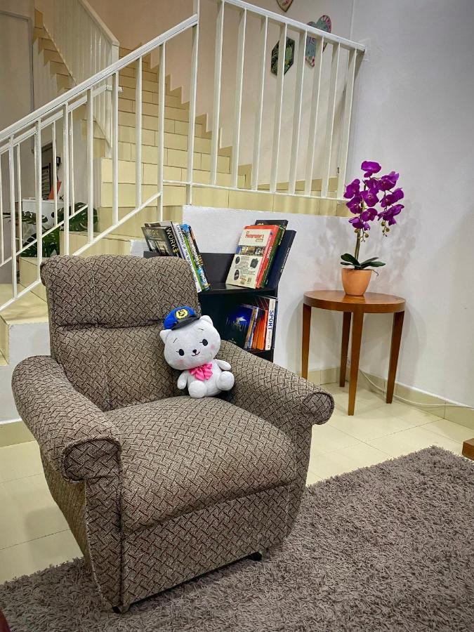 Teratak Persona Homestay. 4 Rooms Double Storey Terrace In Kuantan City. Exteriér fotografie